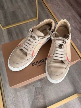 Authentic Burberry Women Beige Leather Low-Top Sneakers 39.5